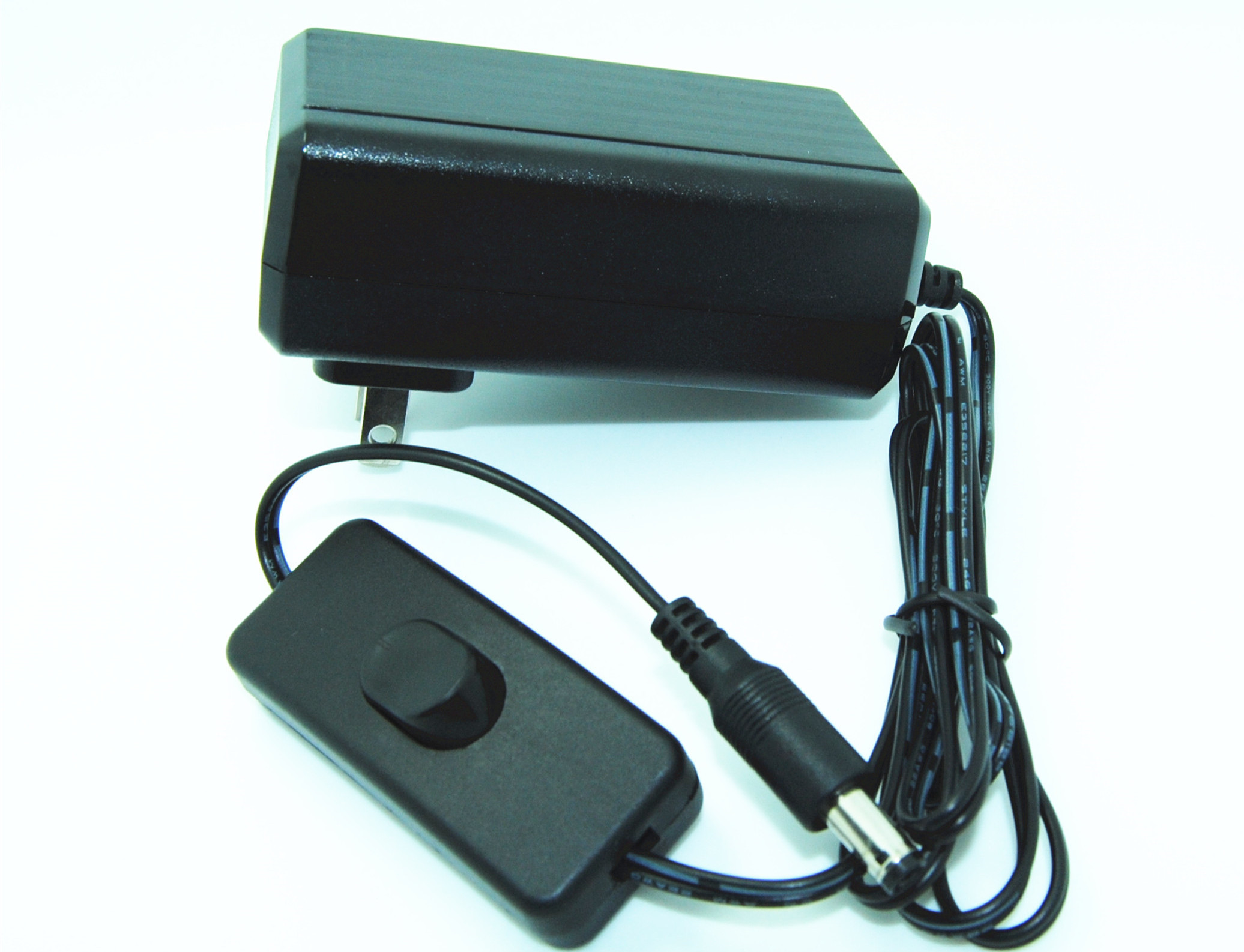 CCTV のカメラ/タブレットの PC のためのアメリカ人 2 ピン DC の切換えの電源のアダプター