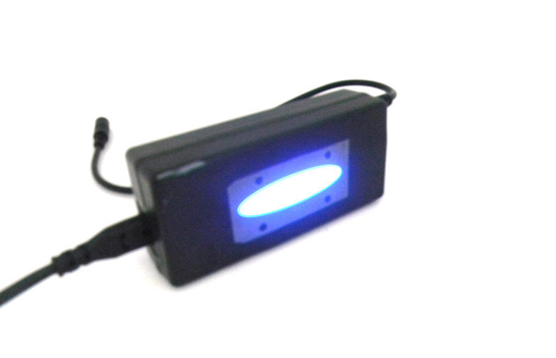 イギリス/米国 90W の LED が付いている普遍的なラップトップ力のアダプター自動 5V 2.1A USB