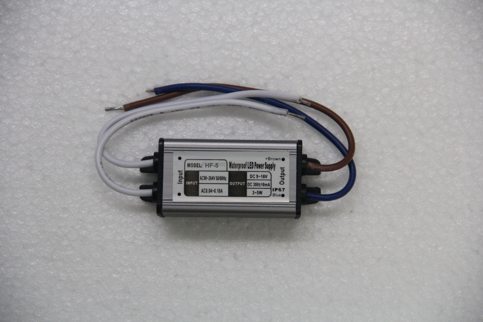 ROHS 18V DC のポータブルの EN61547 の一定した流れ 5W LED の電源 IP68 300mA