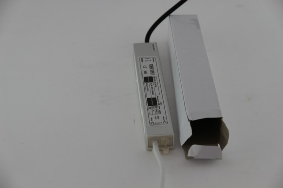 2500mA 12 V DC 30W は LED の運転者/IP68 LED の電源 EPA8270C を防水します