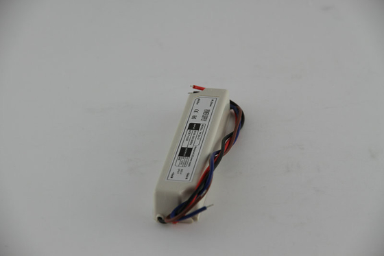 普遍的な AC と防水高い明るさ 12V 20W の一定した電圧 LED 運転者