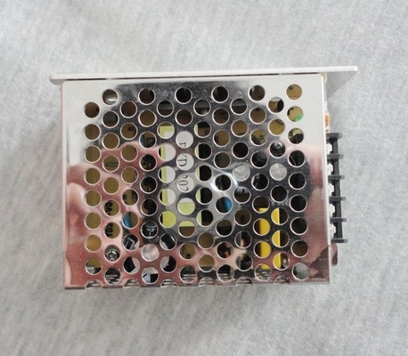 24W 2A 12V DC普遍的なACは切換えによって導かれた運転者の電源の変圧器を入れた