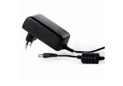 低コストユニバーサルAC / DC電源アダプタ
