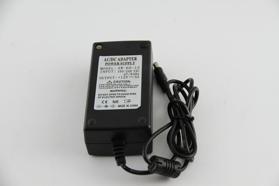 携帯用調整された電圧 AC DC電源のアダプター 60W AC 110V - 220V の 12 ボルト力のアダプター