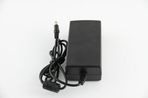 携帯用調整された電圧 AC DC電源のアダプター 60W AC 110V - 220V の 12 ボルト力のアダプター