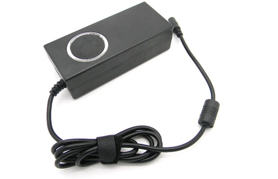 セリウムはDCの現在の保護上の普遍的なラップトップ力のアダプターに90W ACを証明します