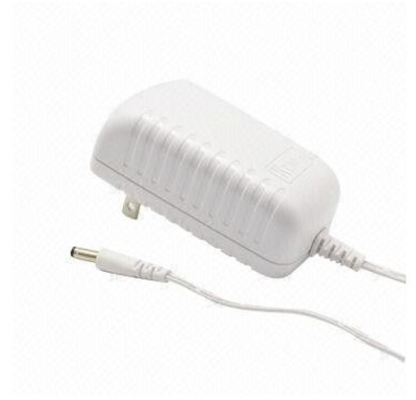 15W 12V 1.5A の普遍的な交流電力のアダプター、壁の台紙のタイプ電源