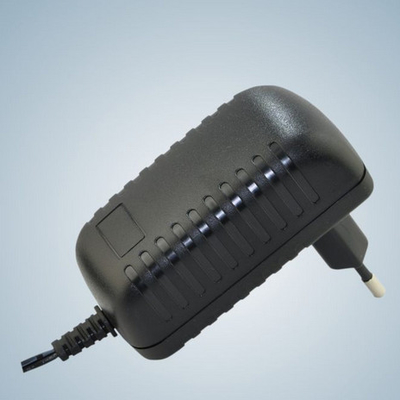 ライト級選手 15 W の普遍的な交流電力のアダプター EN60950 Balck KSAFD シリーズ KTEC