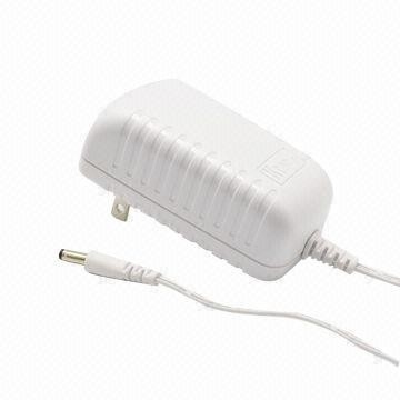 15W 普遍的な交流電力のアダプター、白い色のレベル V の電源