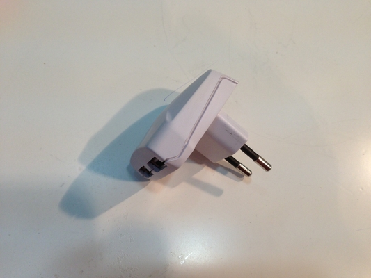 白い 2.1A はプラグ、100 Usb の壁の充電器の交流電力のアダプターの充電器の EU の- 240v 二倍になります