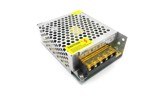 LED は電圧 60Watt 短絡上の DC電源のアダプターに AC をつけます