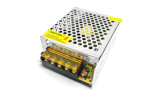 LED は電圧 60Watt 短絡上の DC電源のアダプターに AC をつけます