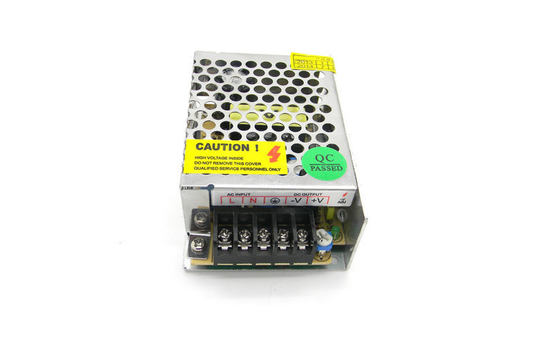 12V 2A 25Wの金属はCCTVのカメラの単一の出力電圧電源の一定した流れを包装しました