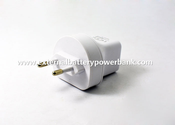 220V 普遍的な二重 USB 港は iPhone のための充電器のアダプター EU のプラグを囲みます
