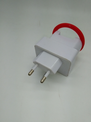IPhone 4g/4s のために普遍的な EU のプラグ 2000mA 旅行携帯用充電器