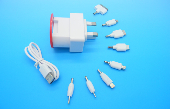 一定した現在の自在継手 USB 旅行充電器 5V 2.0A のイギリスのプラグ、FCC は 15B を部品