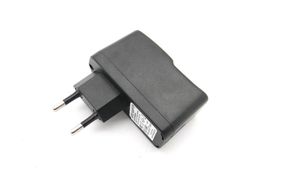 5V 2000mA 普遍的な USB 旅行充電器の一定した電圧 EU はタブレットの PC のために差し込みます