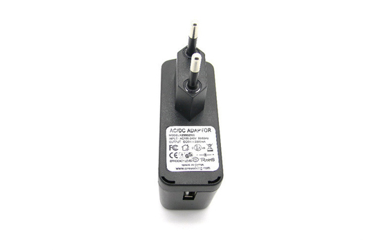 AC100-240V 普遍的な USB 旅行充電器