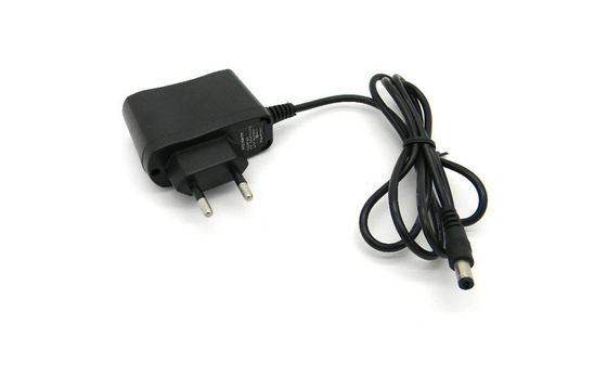 中国の製造者良質5V 1000mAの壁の台紙の電源DCの先端5.5x2.1mm