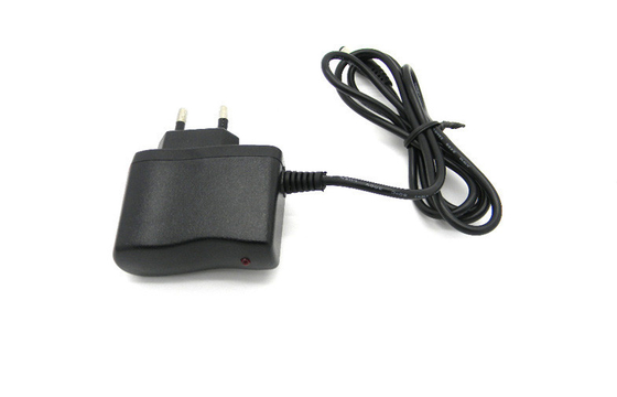 中国の製造者良質5V 1000mAの壁の台紙の電源DCの先端5.5x2.1mm