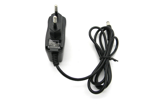 中国の製造者良質5V 1000mAの壁の台紙の電源DCの先端5.5x2.1mm