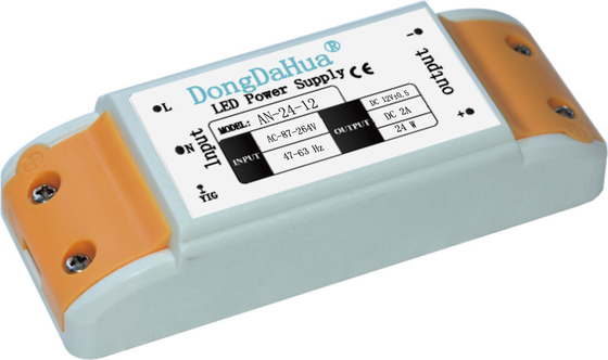 プラスチック一定した電圧は電源 Dc 24v/12v 2A の電源の長い寿命を導きました