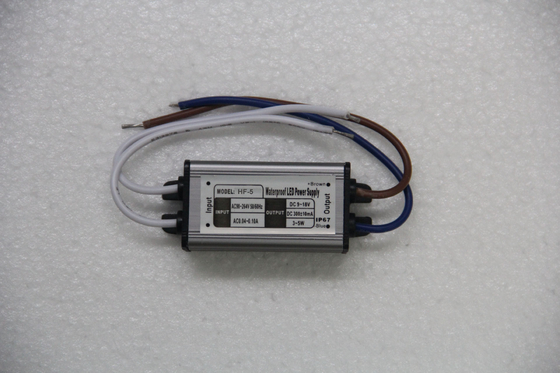 ROHS 18V DC のポータブルの EN61547 の一定した流れ 5W LED の電源 IP68 300mA