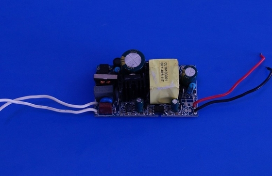 高性能24wの街灯は運転者700maの一定した流れAc110v/220vを導きました