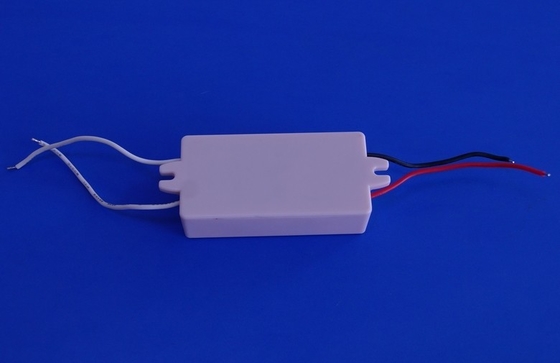 高性能24wの街灯は運転者700maの一定した流れAc110v/220vを導きました