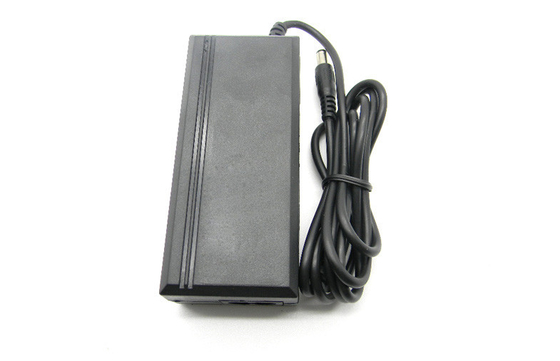 現在/一定した流れ 5.5x2.1mm 上の DC電源のアダプターへの 12V 2A AC