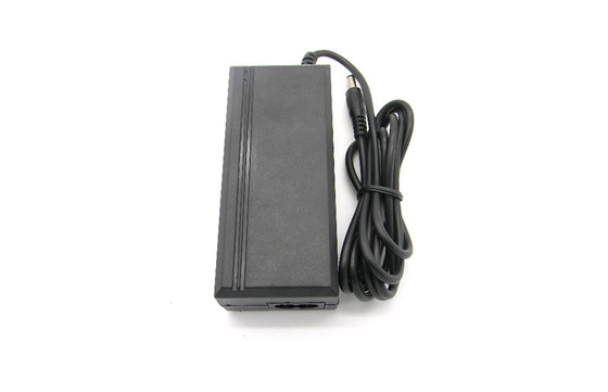 現在/一定した流れ 5.5x2.1mm 上の DC電源のアダプターへの 12V 2A AC