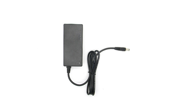 LCD TV のための DC電源のアダプターの卓上 36W 12V イギリスのプラグへの電圧 AC に