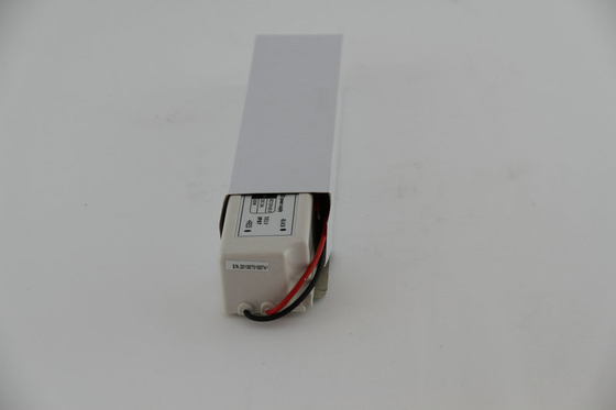 防水 IP67 60W の一定した電圧 LED 運転者 120V AC、隔離されたプラスチック ケース