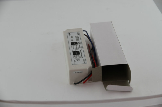 ポータブル 24 人のボルトのコンパクトの一定した電圧 LED 運転者 100W の屋外 LED の運転者