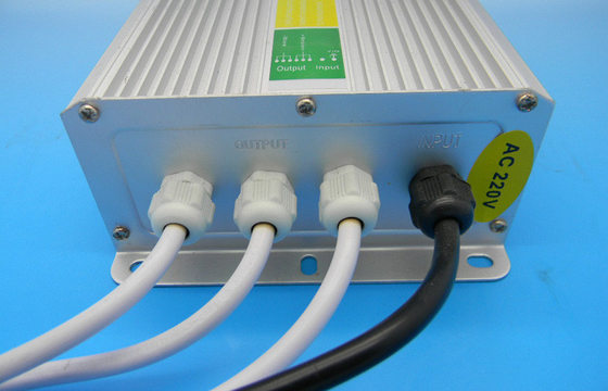 高性能LEDの防水運転者の配電箱は運転者の電源を導きました