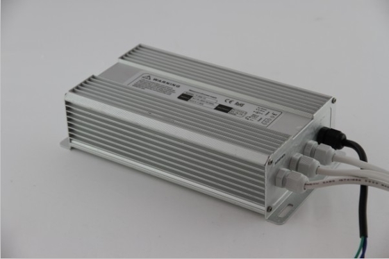 24V DC 正確な防水 LED の運転者 200W 8300mA の EPA3050B EMC LED ライト運転者