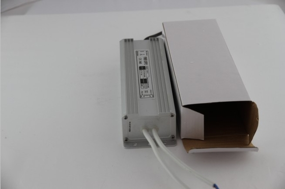 60Hz IP68 は単一の出力、24v LED の運転者との LED の運転者 150W 6.5A を防水します