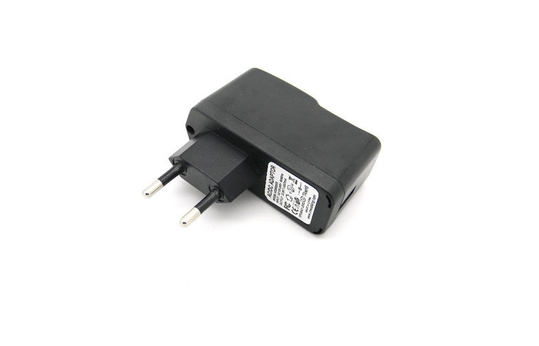AC100-240V 普遍的な USB 旅行充電器